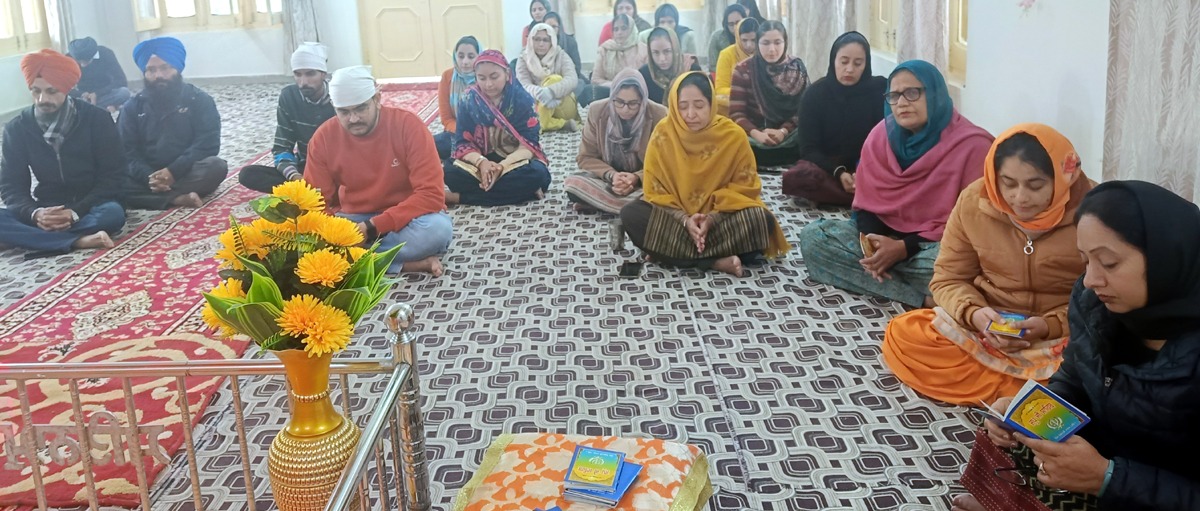 Staff and students of Khalsa College continue chanting of Gurbani dedicated to Martyrdom Fortnight
